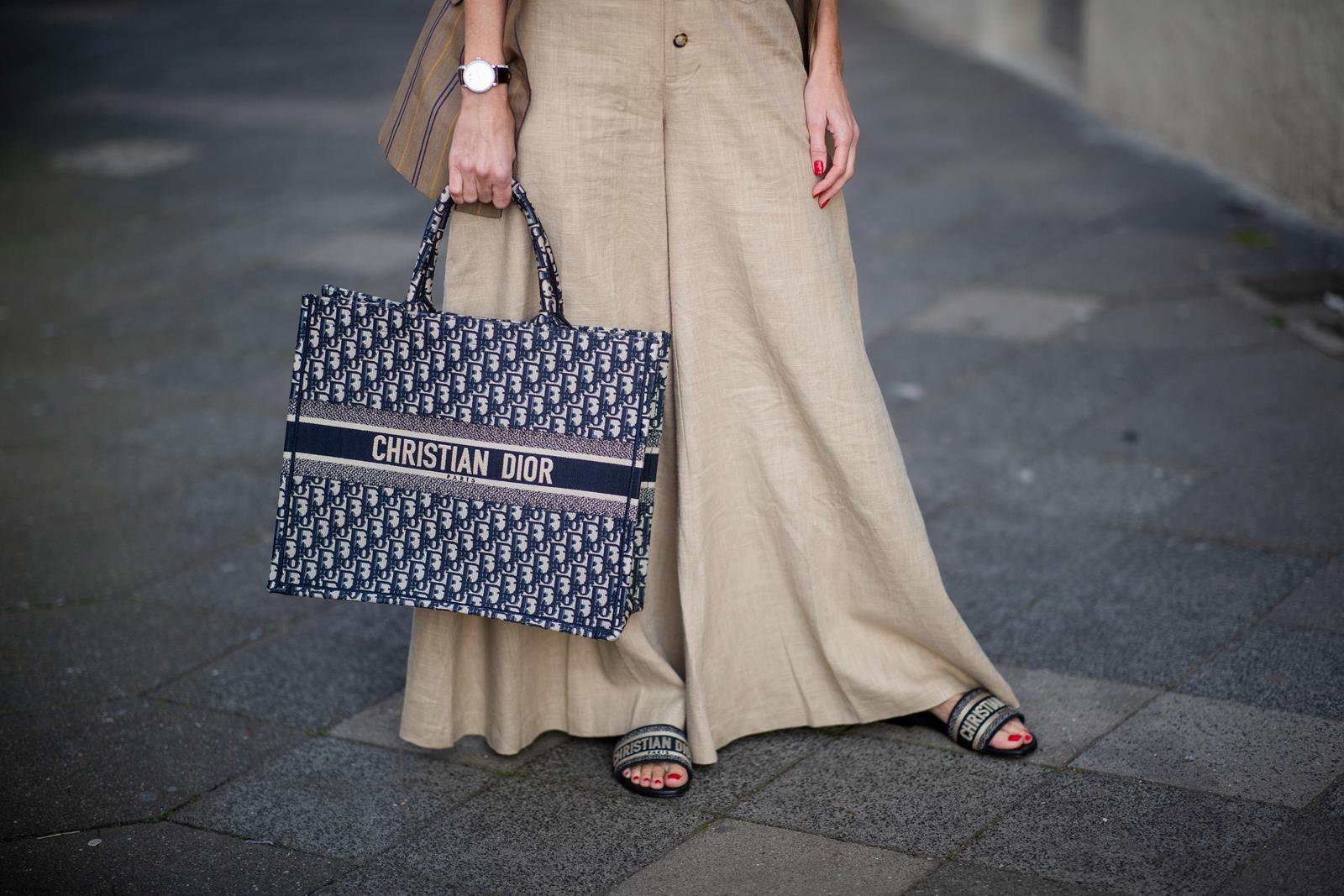 Làm sao để phân biệt túi xách túi xách Christian Dior Paris thật và giả?