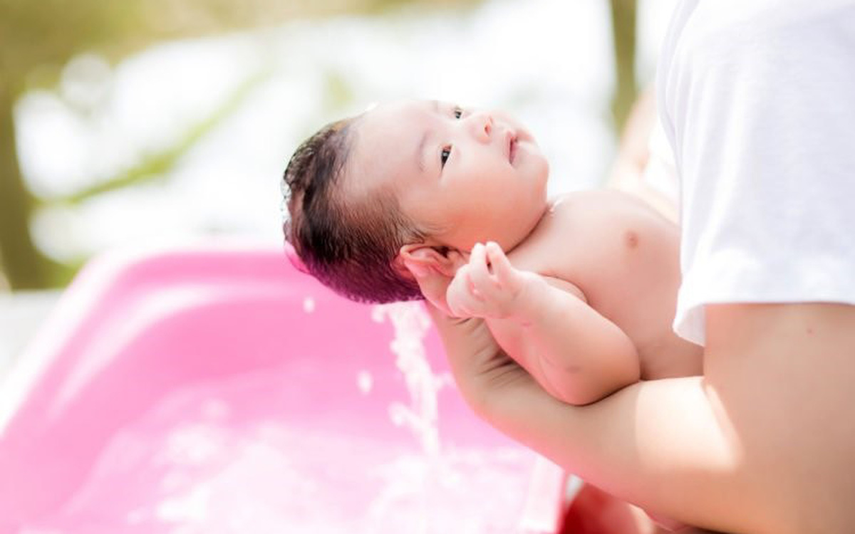 Tìm hiểu cách chăm sóc trẻ sơ sinh từ 0 - 6 tháng tuổi
